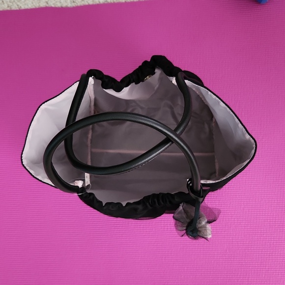 VICTORIA SECRETS bag.  NEW with tags. - Picture 7 of 9